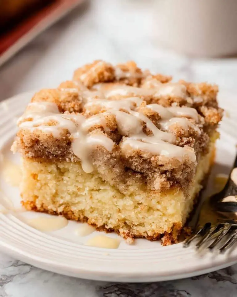 Apple Crumb Cake with Cinnamon-Spiced Crumb Topping and Apple Cider Glaze Recipe